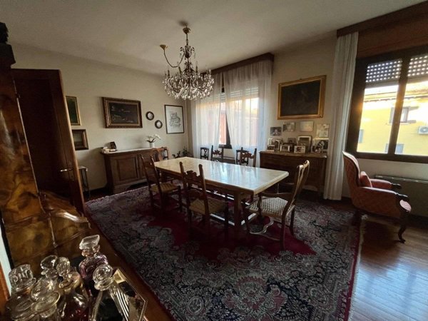 casa indipendente in vendita a Reggio nell'Emilia in zona Città Storica