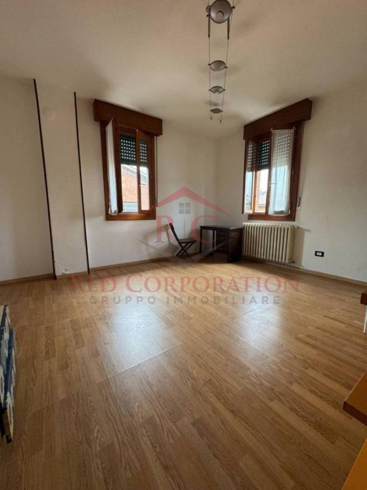 casa indipendente in vendita a Reggio nell'Emilia in zona Città Storica
