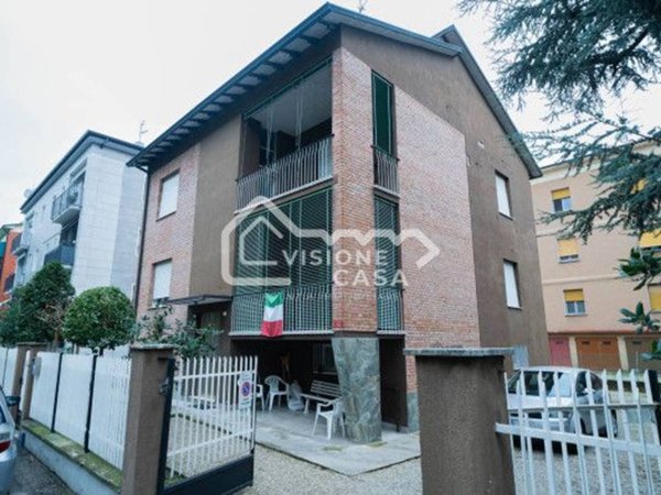 casa indipendente in vendita a Reggio nell'Emilia in zona Città Storica
