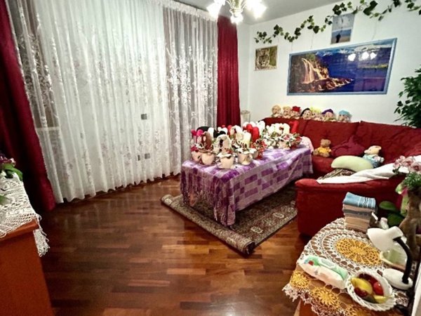 casa indipendente in vendita a Reggio nell'Emilia in zona Città Storica