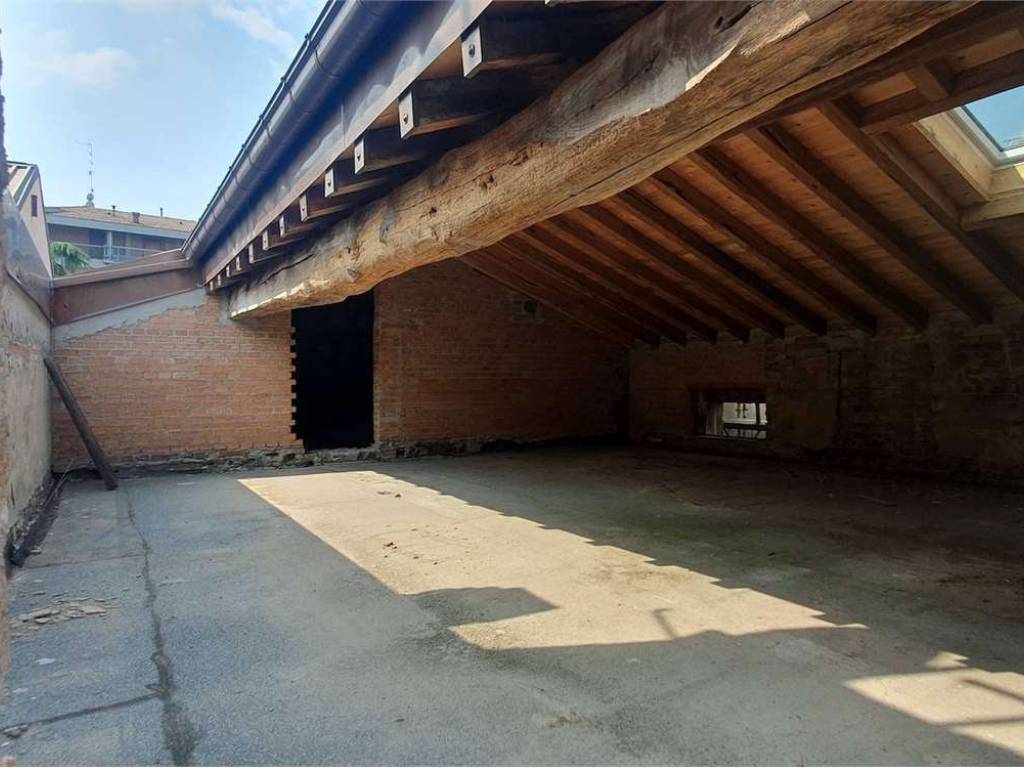 intera palazzina in vendita a Reggio nell'Emilia in zona Città Storica