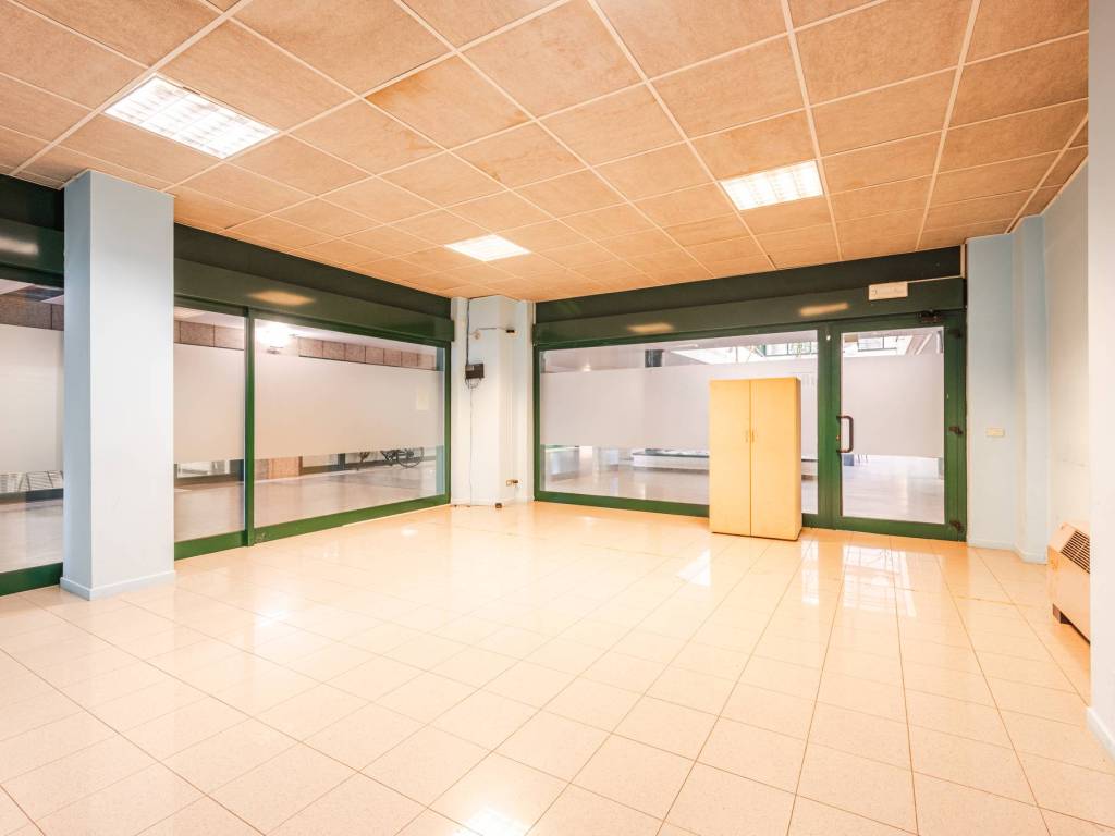 negozio in vendita a Reggio nell'Emilia