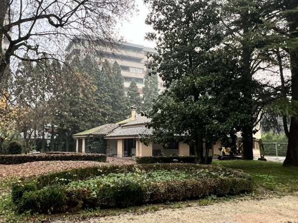 casa indipendente a Reggio nell'Emilia in zona San Pellegrino / Villa Canali