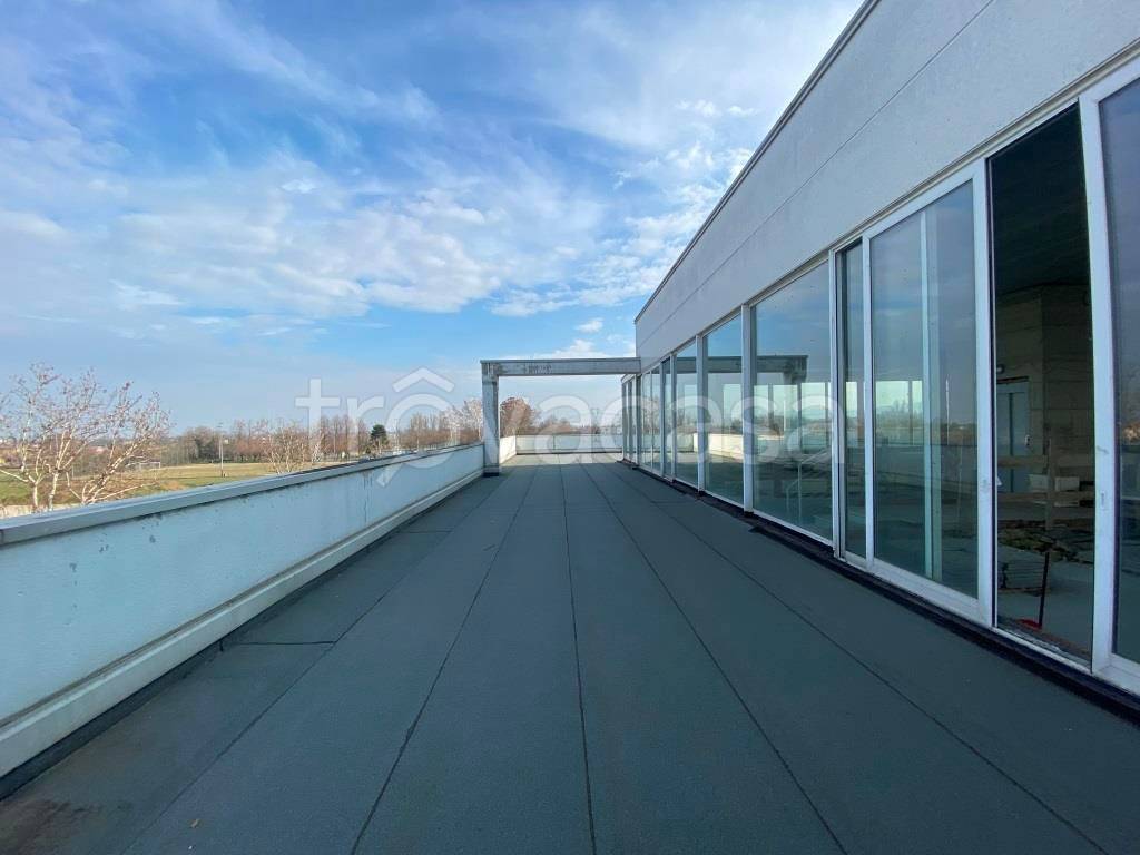 negozio in vendita a Reggio nell'Emilia in zona Fogliano