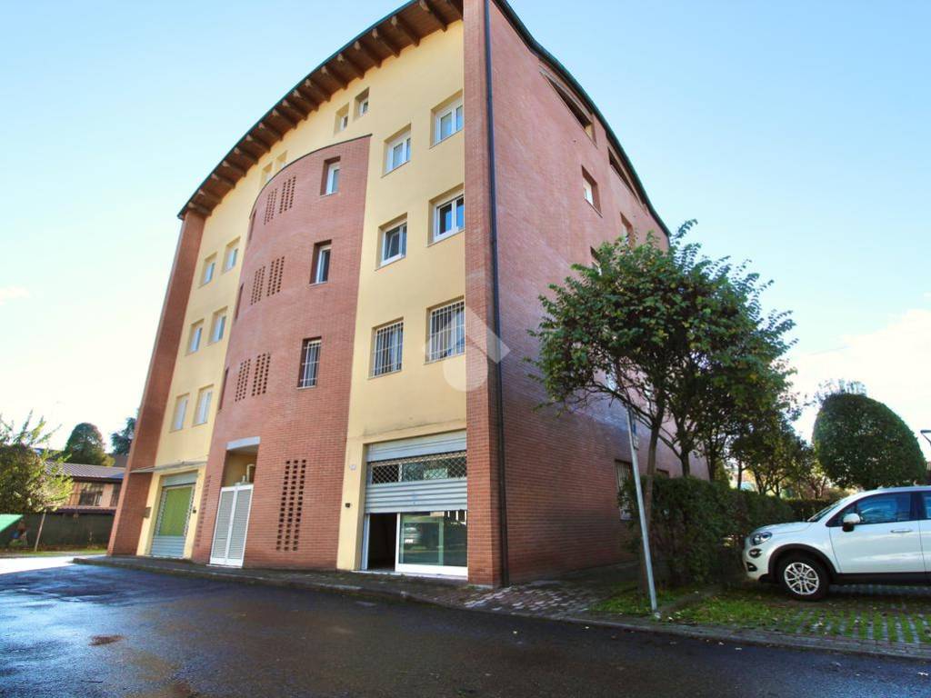 ufficio in vendita a Reggio nell'Emilia in zona Carrozzone