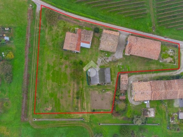 casa indipendente in vendita a Reggio nell'Emilia in zona Sesso