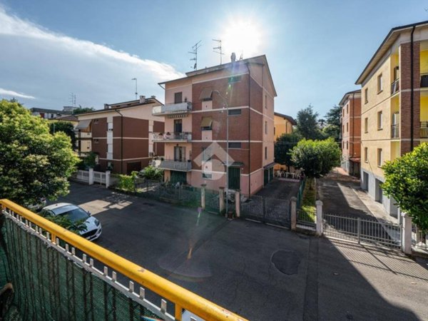 intera palazzina in vendita a Reggio nell'Emilia in zona Orologio