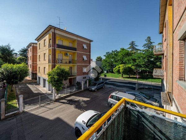 intera palazzina in vendita a Reggio nell'Emilia in zona Orologio