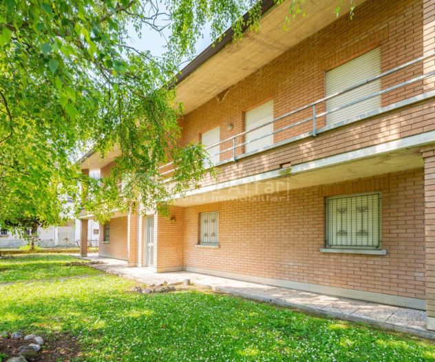 casa indipendente in vendita a Reggio nell'Emilia in zona Sesso