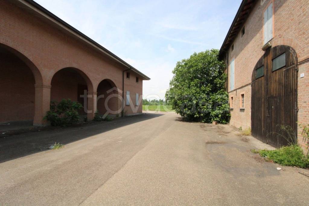 negozio in vendita a Reggio nell'Emilia in zona Sesso
