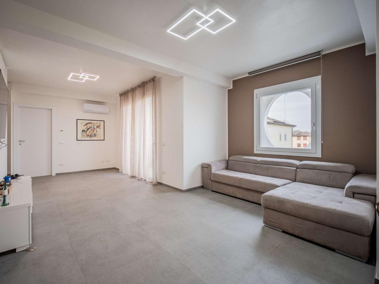 casa indipendente in vendita a Reggio nell'Emilia in zona Codemondo