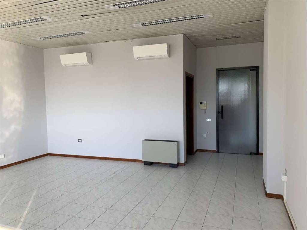 ufficio in vendita a Reggio nell'Emilia in zona Città Storica