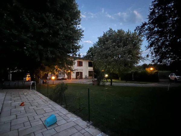 casa indipendente in vendita a Reggio nell'Emilia in zona Codemondo