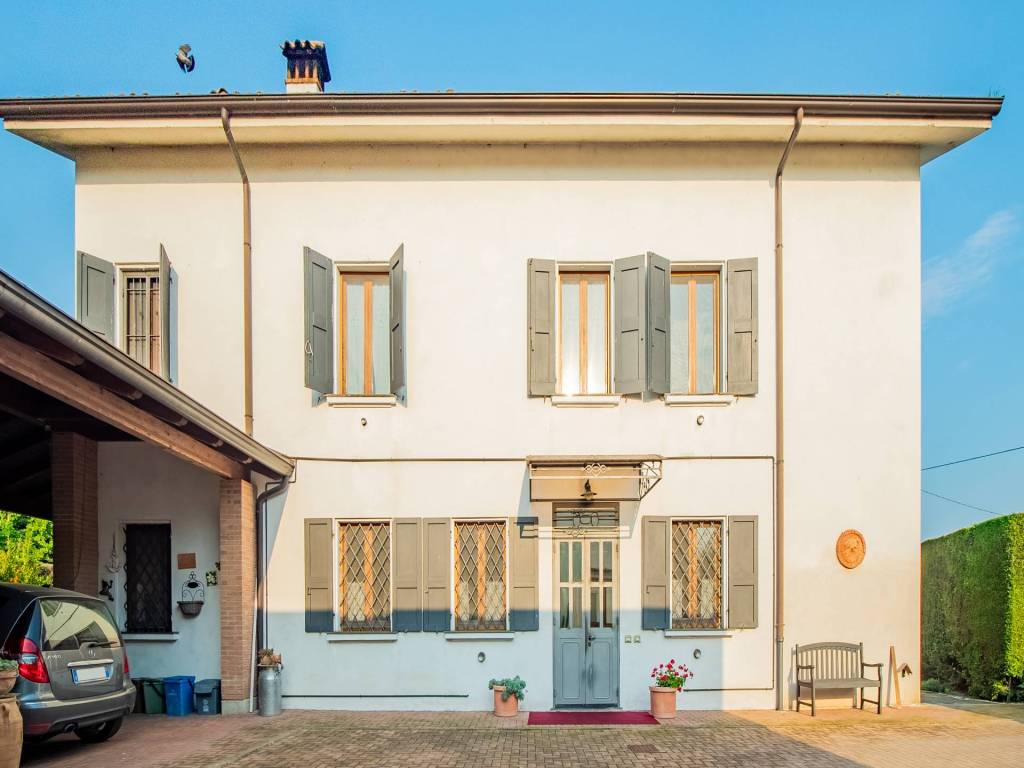 casa indipendente in vendita a Reggio nell'Emilia in zona Roncadella