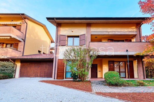 casa indipendente in vendita a Reggio nell'Emilia in zona Pieve Modolena