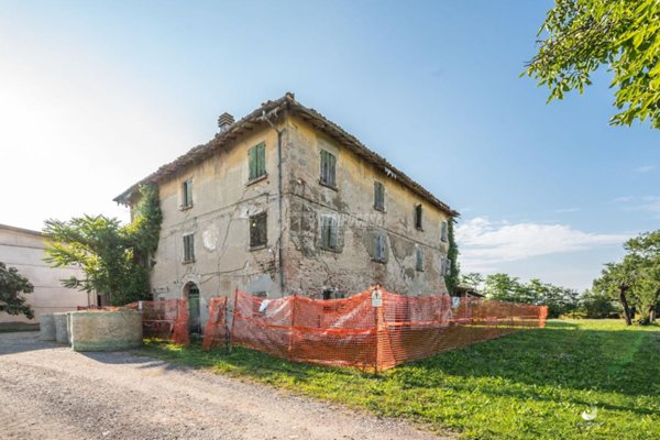 casale in vendita a Reggio nell'Emilia in zona San Bartolomeo