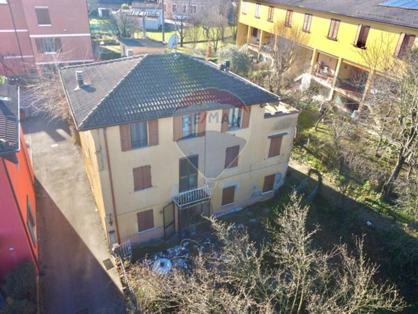 casa indipendente in vendita a Reggio nell'Emilia in zona Codemondo
