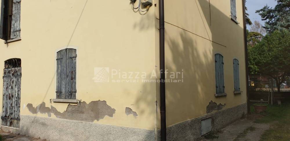casa indipendente in vendita a Reggio nell'Emilia in zona Carrozzone