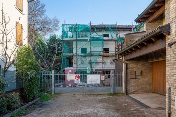 casa indipendente in vendita a Reggio nell'Emilia in zona Rivalta