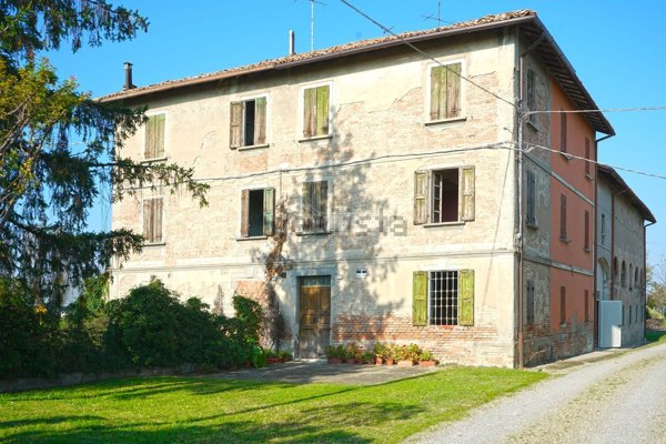 casale in vendita a Reggio nell'Emilia in zona Città Storica