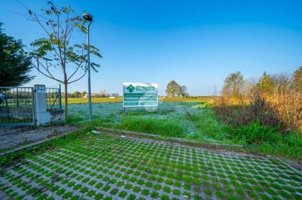 terreno agricolo in vendita a Reggio nell'Emilia in zona Roncocesi