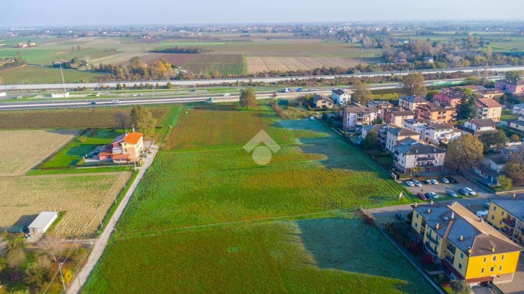 terreno agricolo in vendita a Reggio nell'Emilia in zona Roncocesi