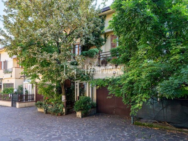 casa indipendente in vendita a Reggio nell'Emilia in zona Buco del Signore