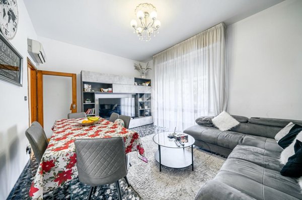 appartamento in vendita a Reggio nell'Emilia in zona Città Storica