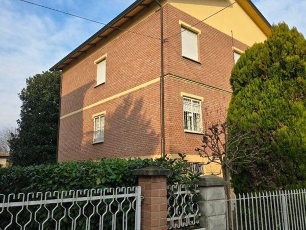 casa indipendente in vendita a Reggio nell'Emilia in zona Codemondo