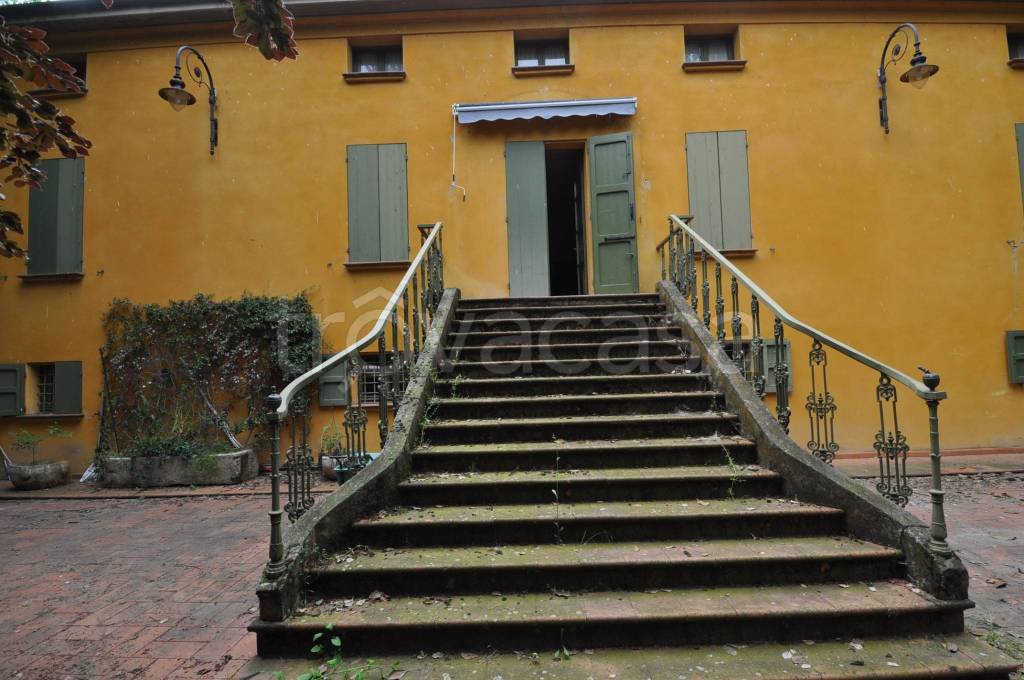 casa indipendente in vendita a Reggio nell'Emilia in zona San Bartolomeo