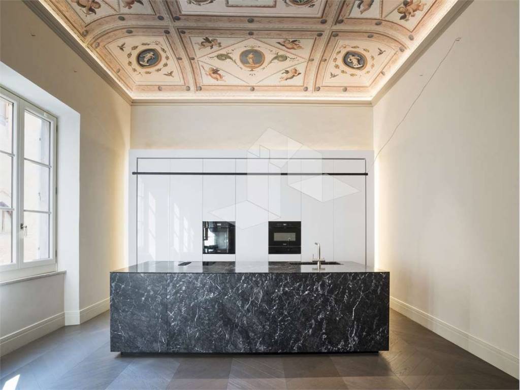 intera palazzina in vendita a Reggio nell'Emilia in zona Città Storica