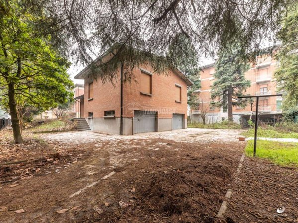 casa indipendente in vendita a Reggio nell'Emilia in zona Rivalta