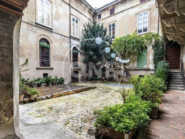 appartamento in vendita a Reggio nell'Emilia in zona Città Storica