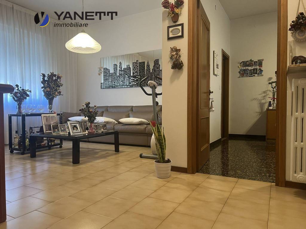 casa indipendente in vendita a Reggio nell'Emilia in zona Regina Pacis