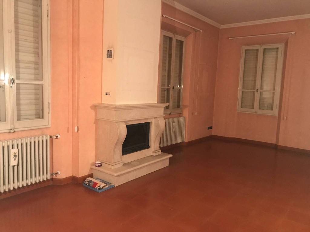casa indipendente in vendita a Reggio nell'Emilia in zona Città Storica