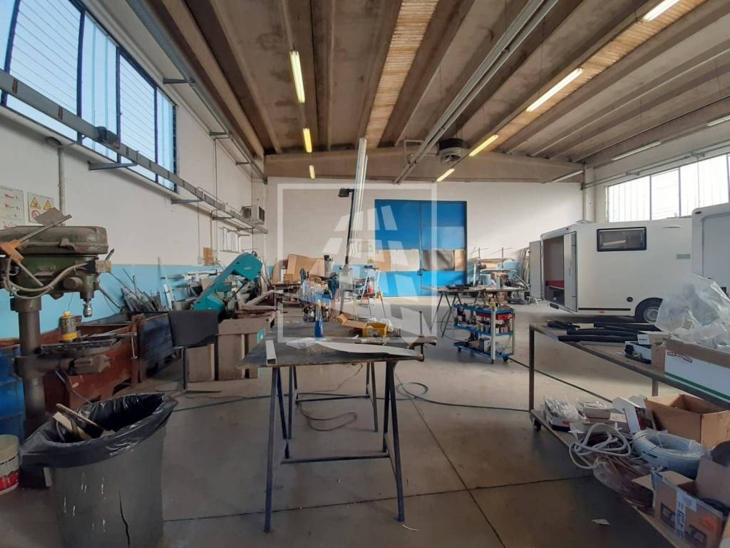 capannone in vendita a Reggio nell'Emilia