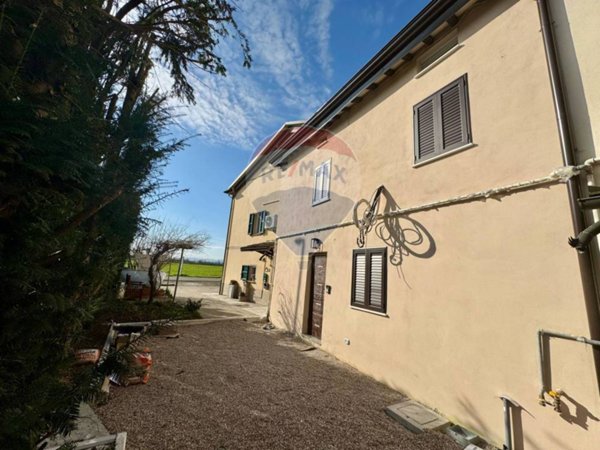 casa indipendente in vendita a Reggio nell'Emilia in zona Gavassa