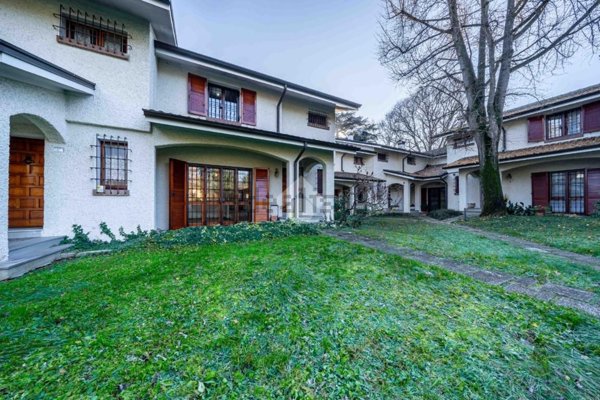 casa indipendente in vendita a Reggio nell'Emilia in zona Belvedere