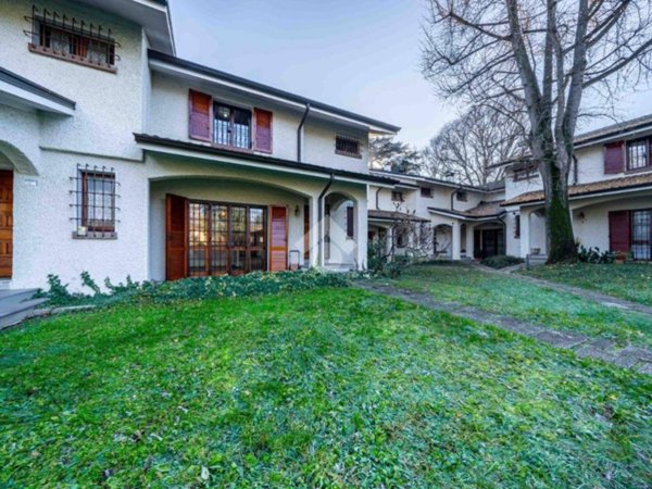 casa indipendente in vendita a Reggio nell'Emilia in zona Belvedere