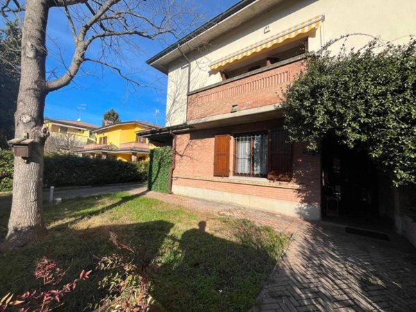 casa indipendente in vendita a Reggio nell'Emilia in zona Sesso