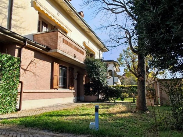 casa indipendente in vendita a Reggio nell'Emilia