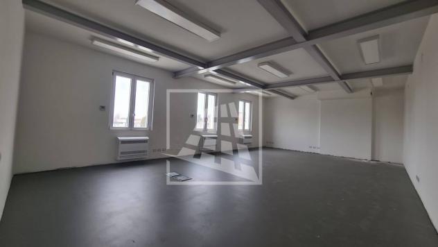 ufficio in vendita a Reggio nell'Emilia in zona Mancasale