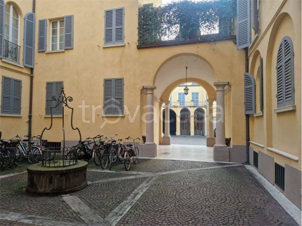 ufficio in vendita a Reggio nell'Emilia in zona Città Storica