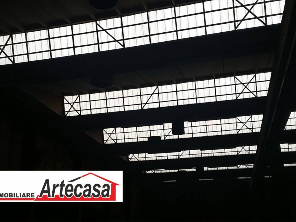 locale commerciale in vendita a Reggio nell'Emilia