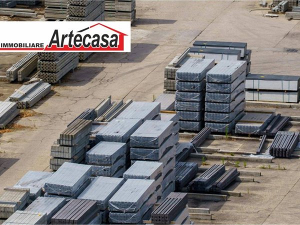 locale commerciale in vendita a Reggio nell'Emilia