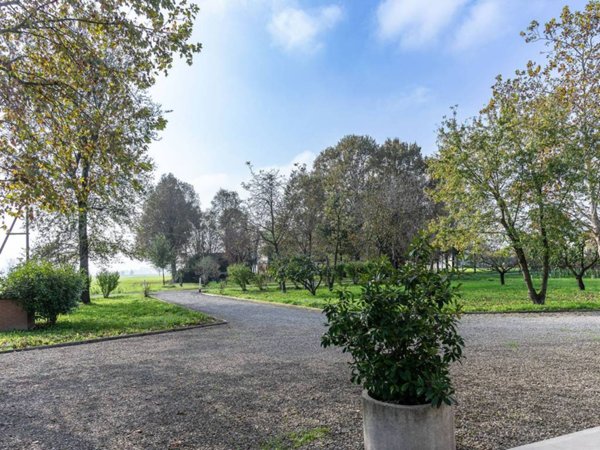 casa indipendente in vendita a Reggio nell'Emilia