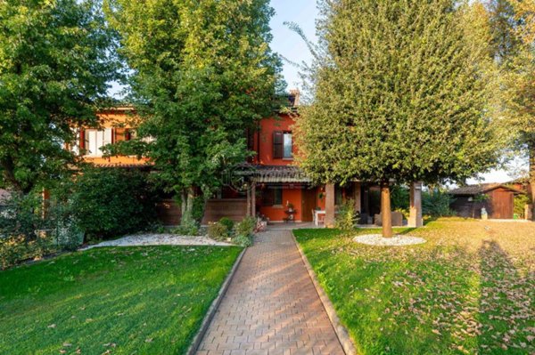 casa indipendente in vendita a Reggio nell'Emilia in zona Rivalta