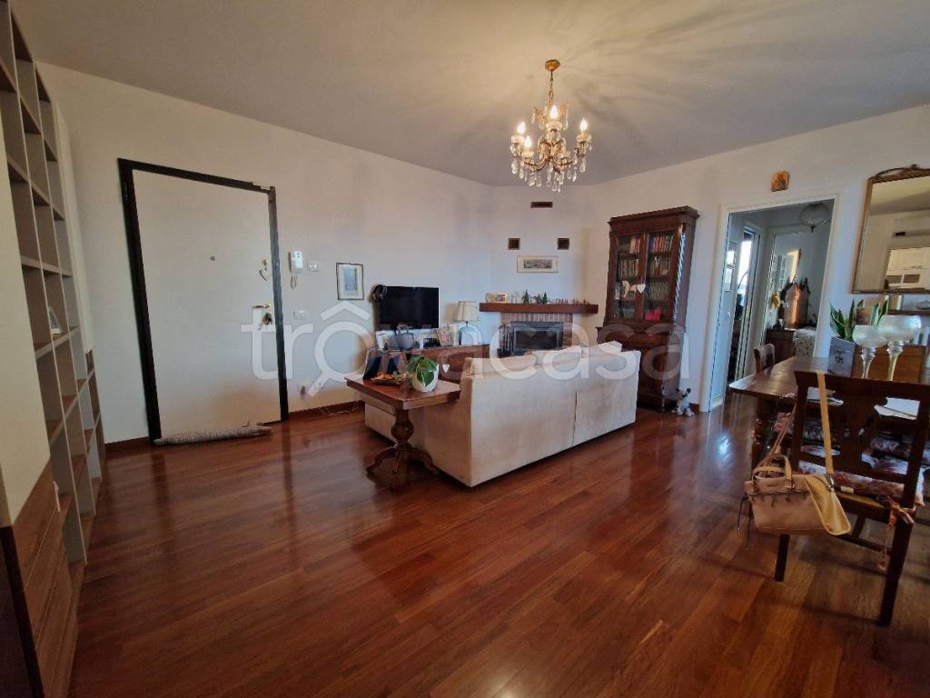 appartamento in vendita a Reggio nell'Emilia in zona Sesso