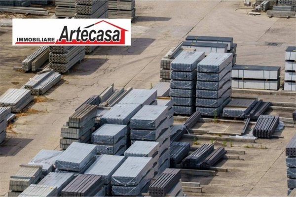 locale commerciale in vendita a Reggio nell'Emilia in zona Carrozzone