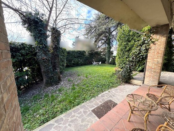 casa indipendente in vendita a Reggio nell'Emilia in zona Carrozzone